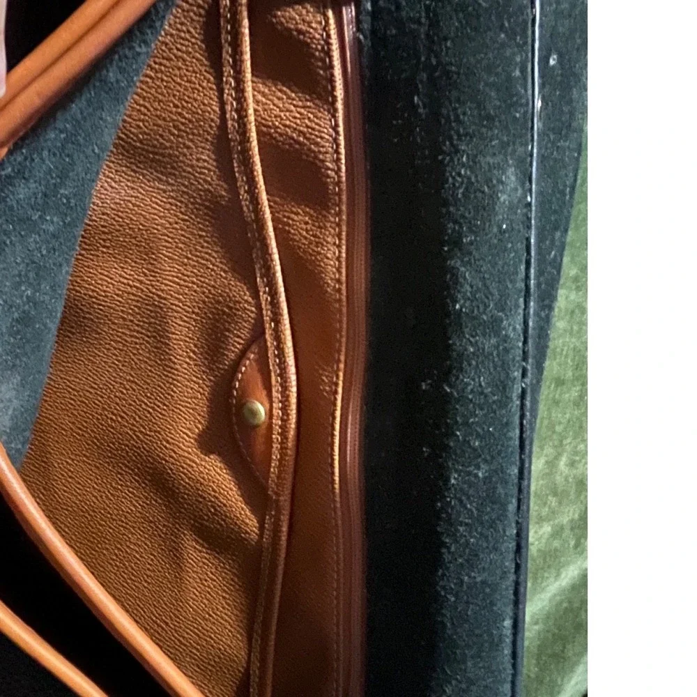Vintage Dooney & Bourke  All Weather Black Tan Pebbled Lg Carrier Messenger‎